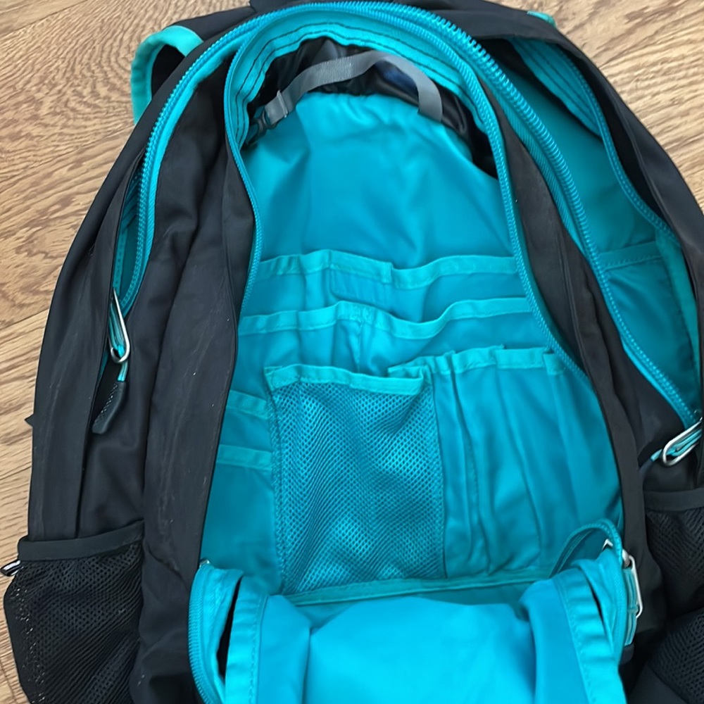 North face Backpack - Picture 2 of 8